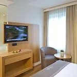 ماكسيمليان - شتاتهاوس بنتس 4*