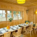 马克西米利安彭茨市政厅酒店