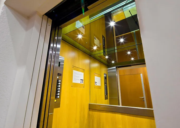 Maximilian - Stadthaus Penz מלון